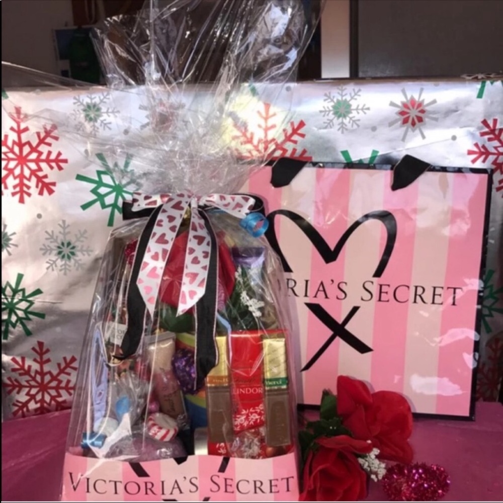 New- Victorias Secret VS Gift Mother’s Day Holiday Set basket ✨